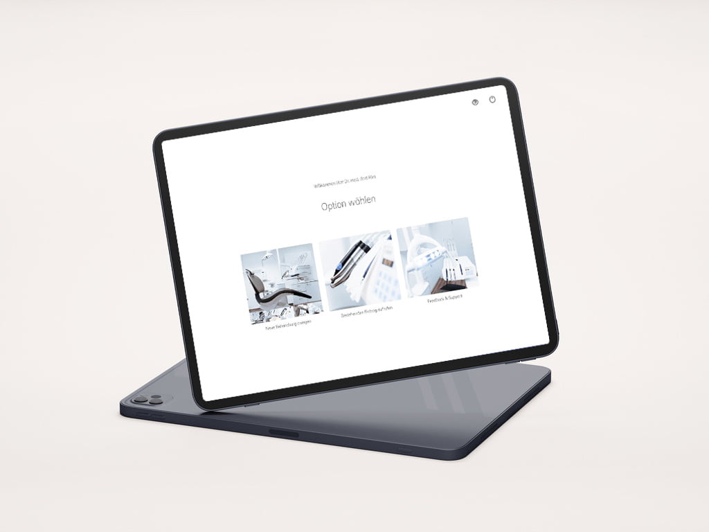 Zahnmedizinische Webanwendung auf einem Tablet dargestellt
